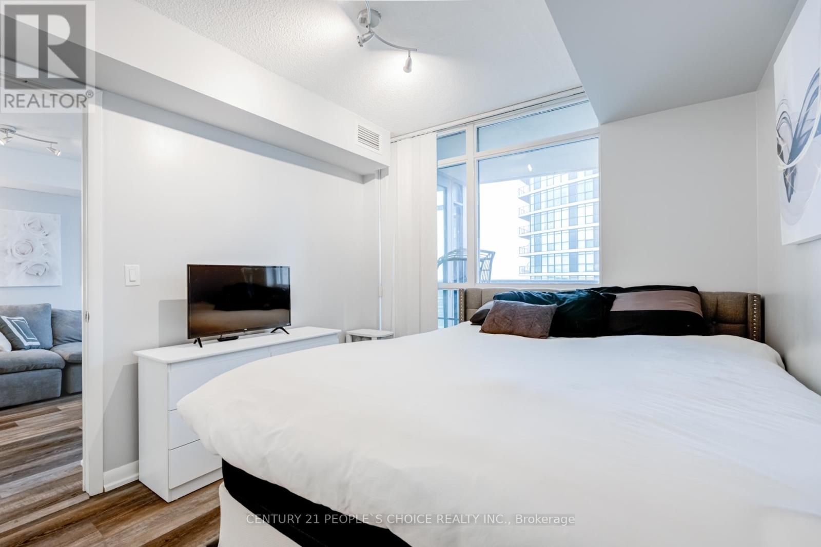 2005 - 215 Sherway Gardens Road, Toronto, Ontario  M9C 0A5 - Photo 11 - W13725164