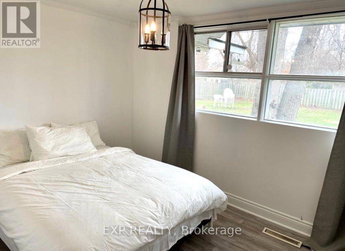 210 South Service Road, Mississauga, Ontario  L5G 2S1 - Photo 11 - W13718806