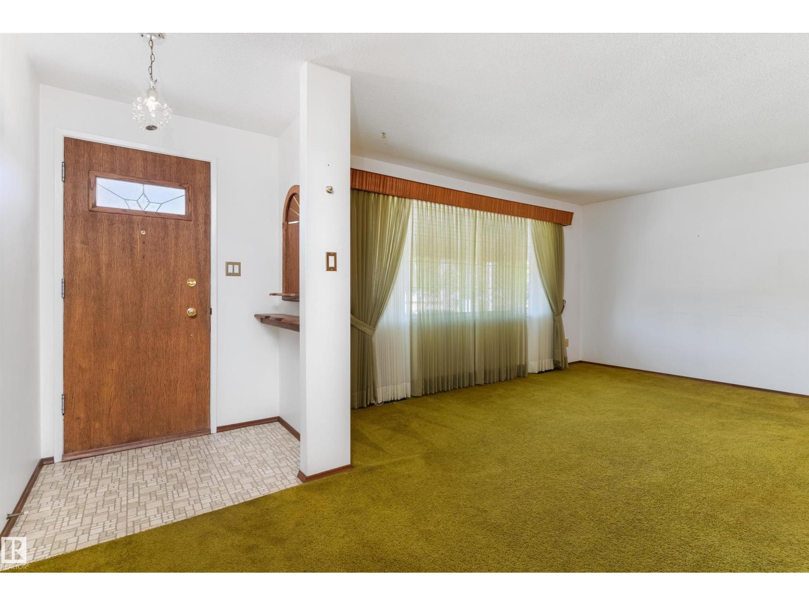 9807 165 St Nw, Edmonton, Alberta  T5P 3S9 - Photo 4 - E4506160