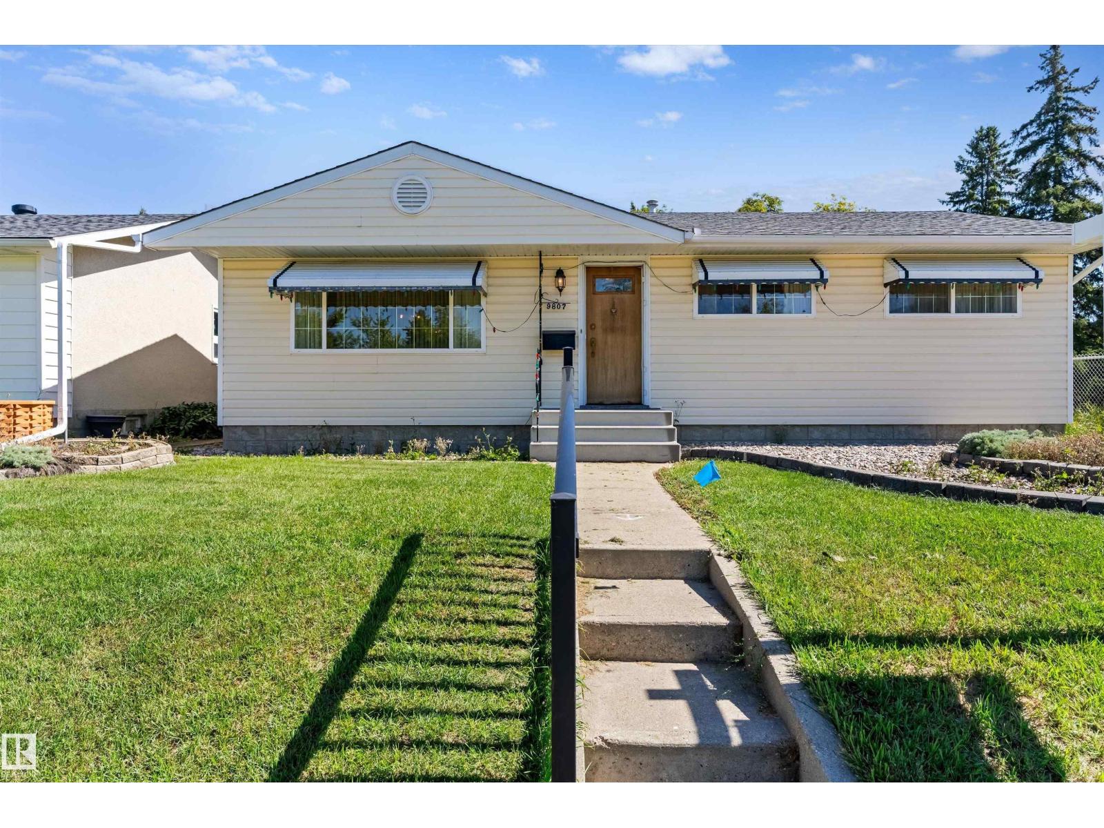 9807 165 St Nw, Edmonton, Alberta  T5P 3S9 - Photo 1 - E4506160