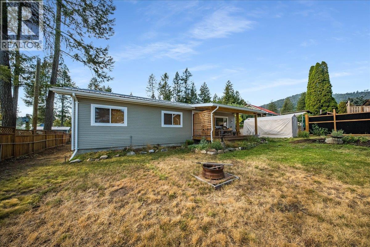 91 Holmes Road, Christina Lake, British Columbia  V0H 1E0 - Photo 32 - 10399080