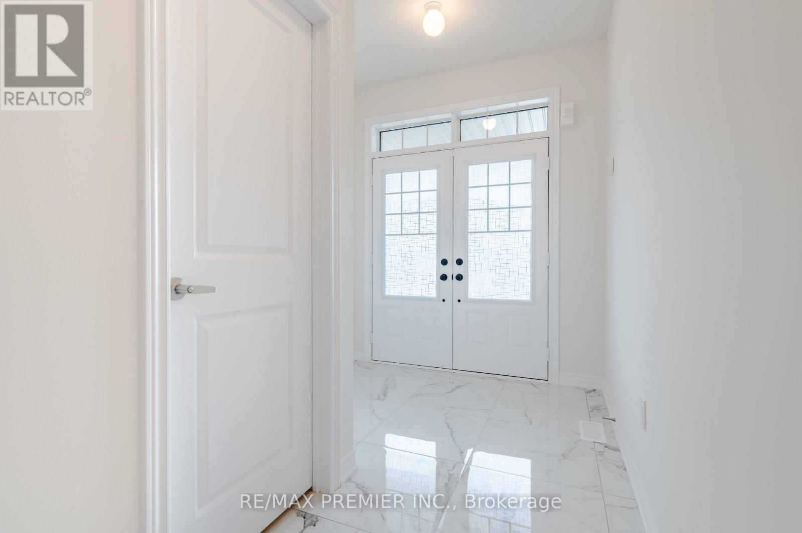1375 Klondike Court, Oshawa, Ontario  L1L 0T1 - Photo 2 - E13722030