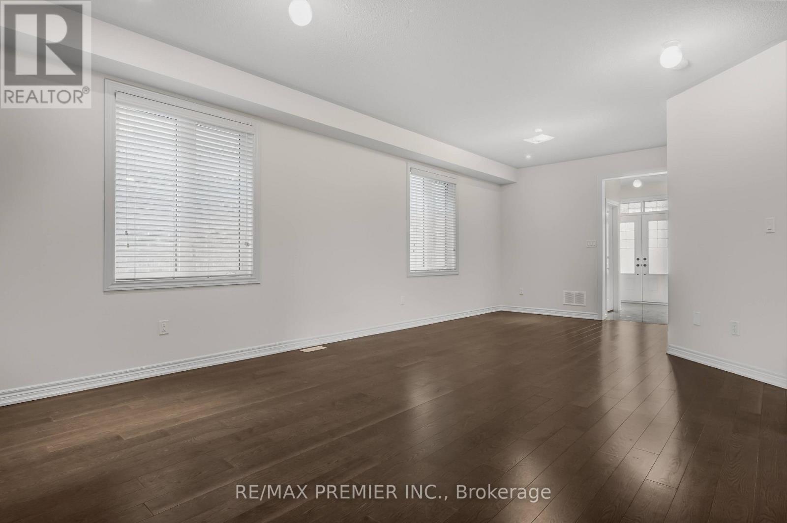 1375 Klondike Court, Oshawa, Ontario  L1L 0T1 - Photo 4 - E13722030