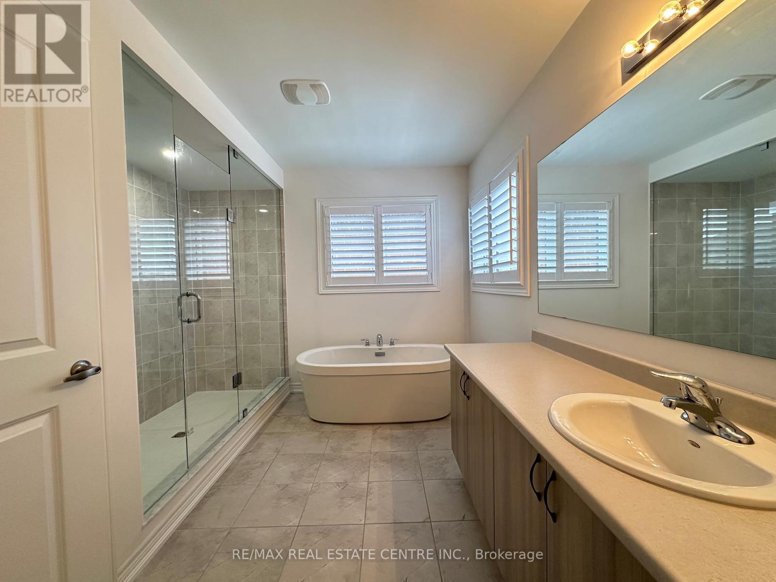 70 Wakefield Boulevard, Essa, Ontario  L3W 0L9 - Photo 17 - N12894422