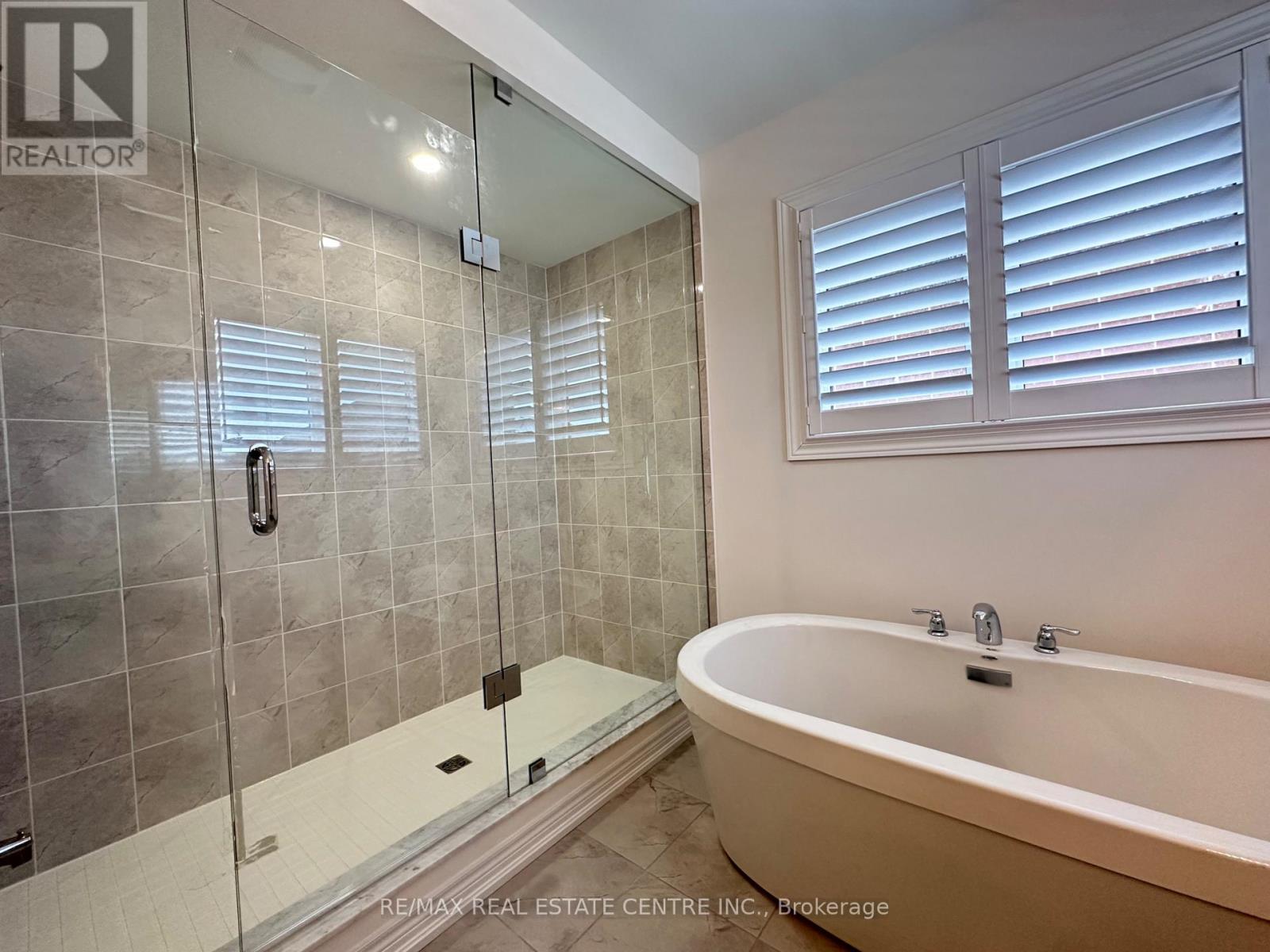 70 Wakefield Boulevard, Essa, Ontario  L3W 0L9 - Photo 18 - N12894422