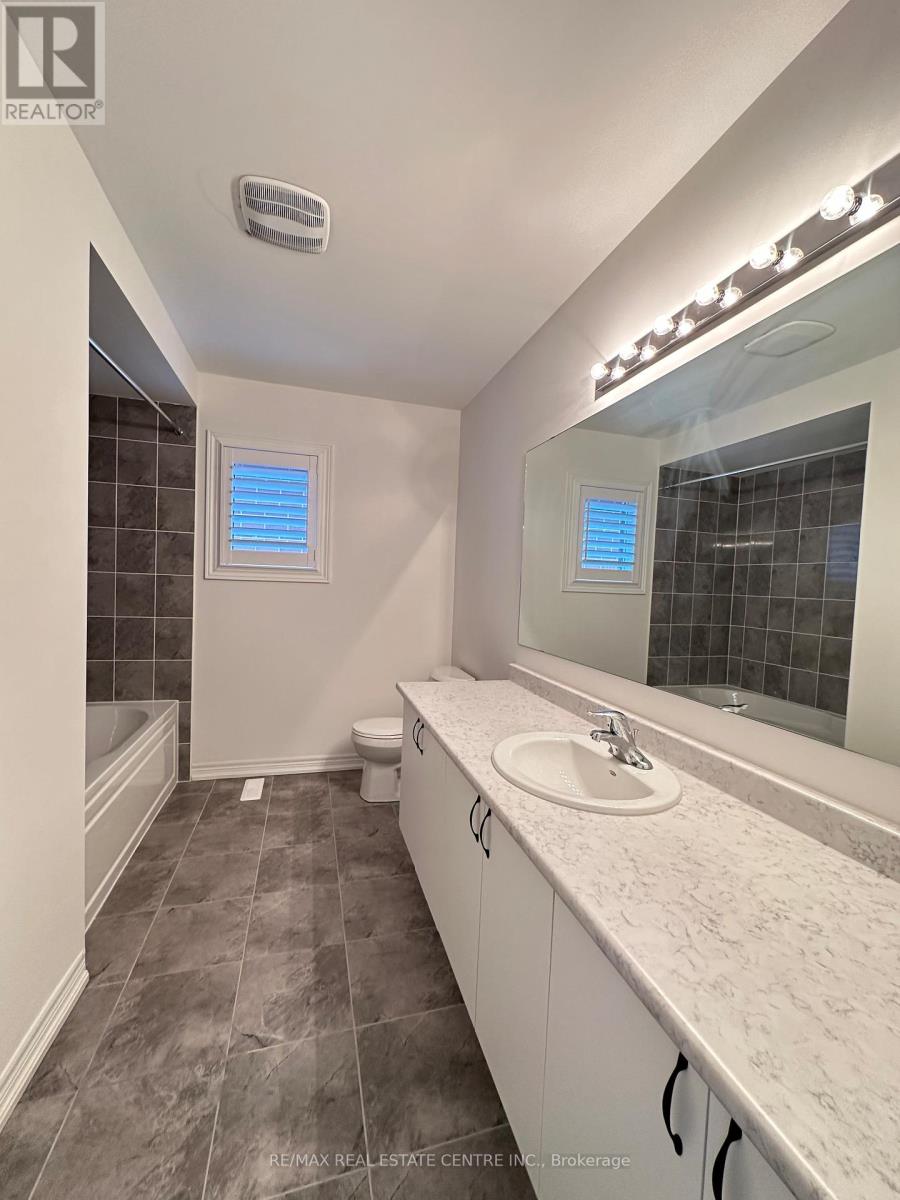 70 Wakefield Boulevard, Essa, Ontario  L3W 0L9 - Photo 24 - N12894422