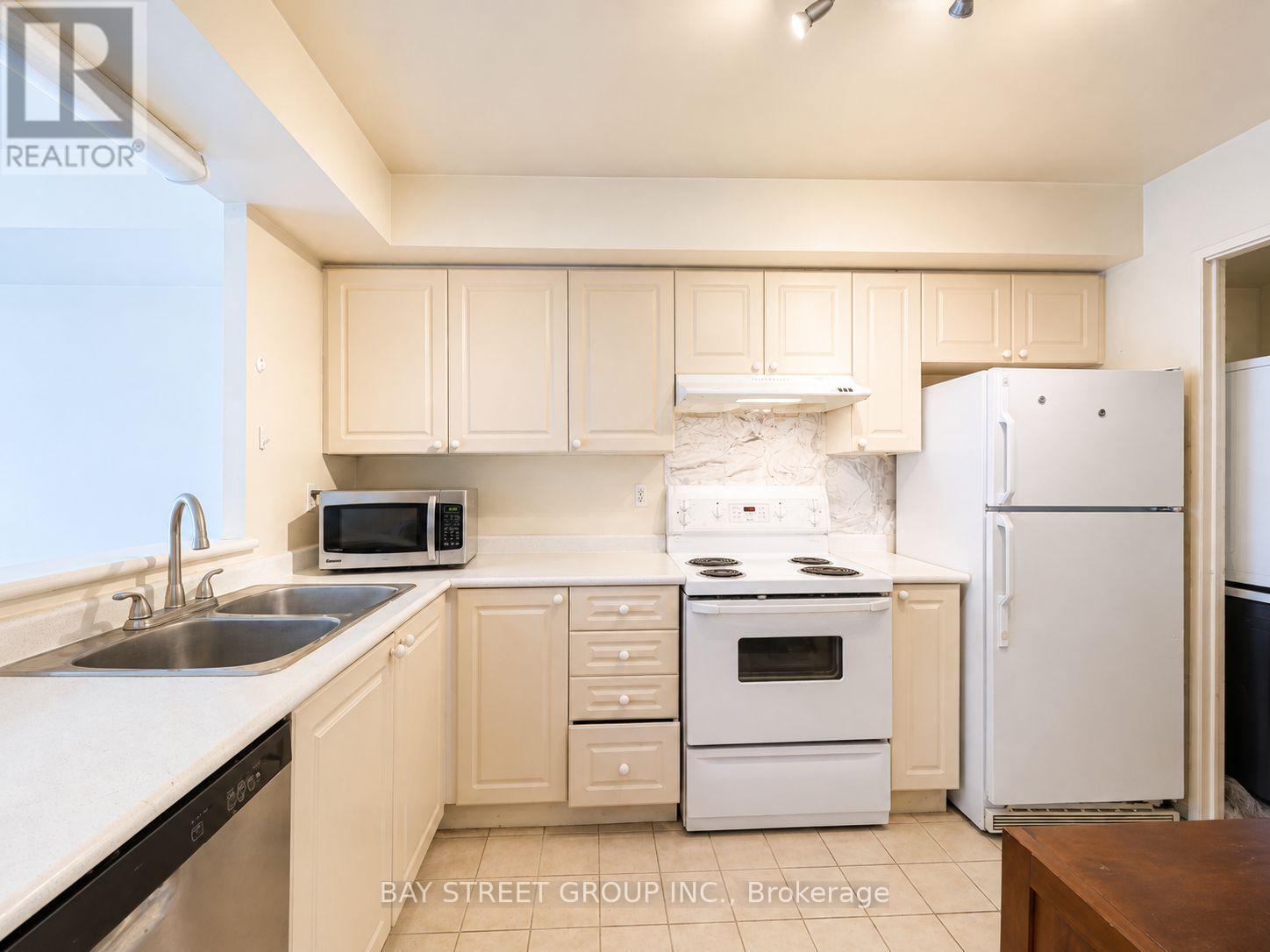 510 - 18 Lee Centre Drive, Toronto, Ontario  M1H 3H5 - Photo 5 - E13712548