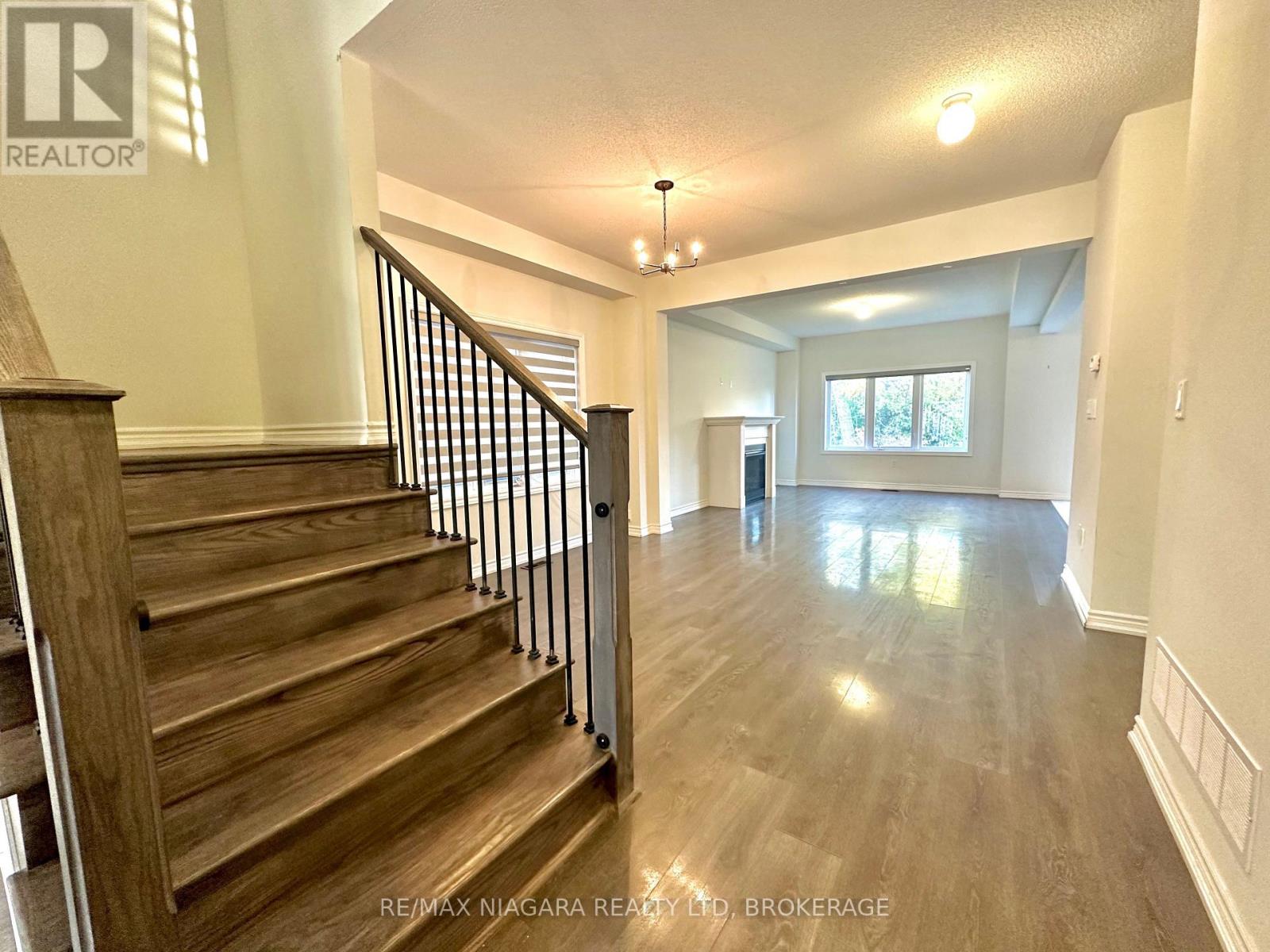 132 Cottonwood Crescent, Welland, Ontario  L3B 6C5 - Photo 4 - X13725220