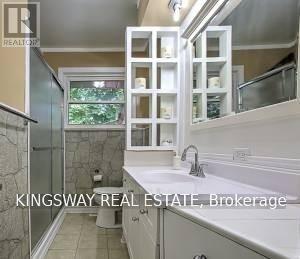 49 Don Mor Drive, Newmarket, Ontario  L3Y 1G8 - Photo 8 - N13725226