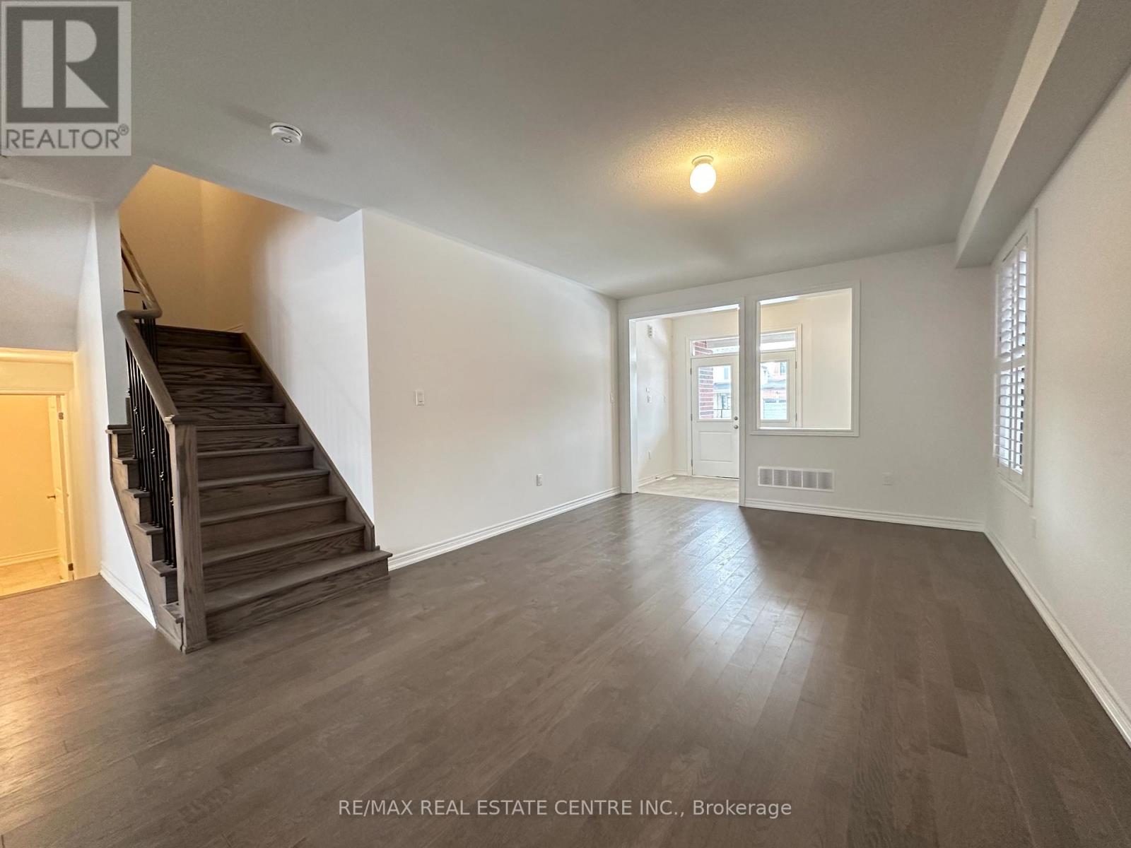 70 Wakefield Boulevard, Essa, Ontario  L3W 0L9 - Photo 4 - N13725232