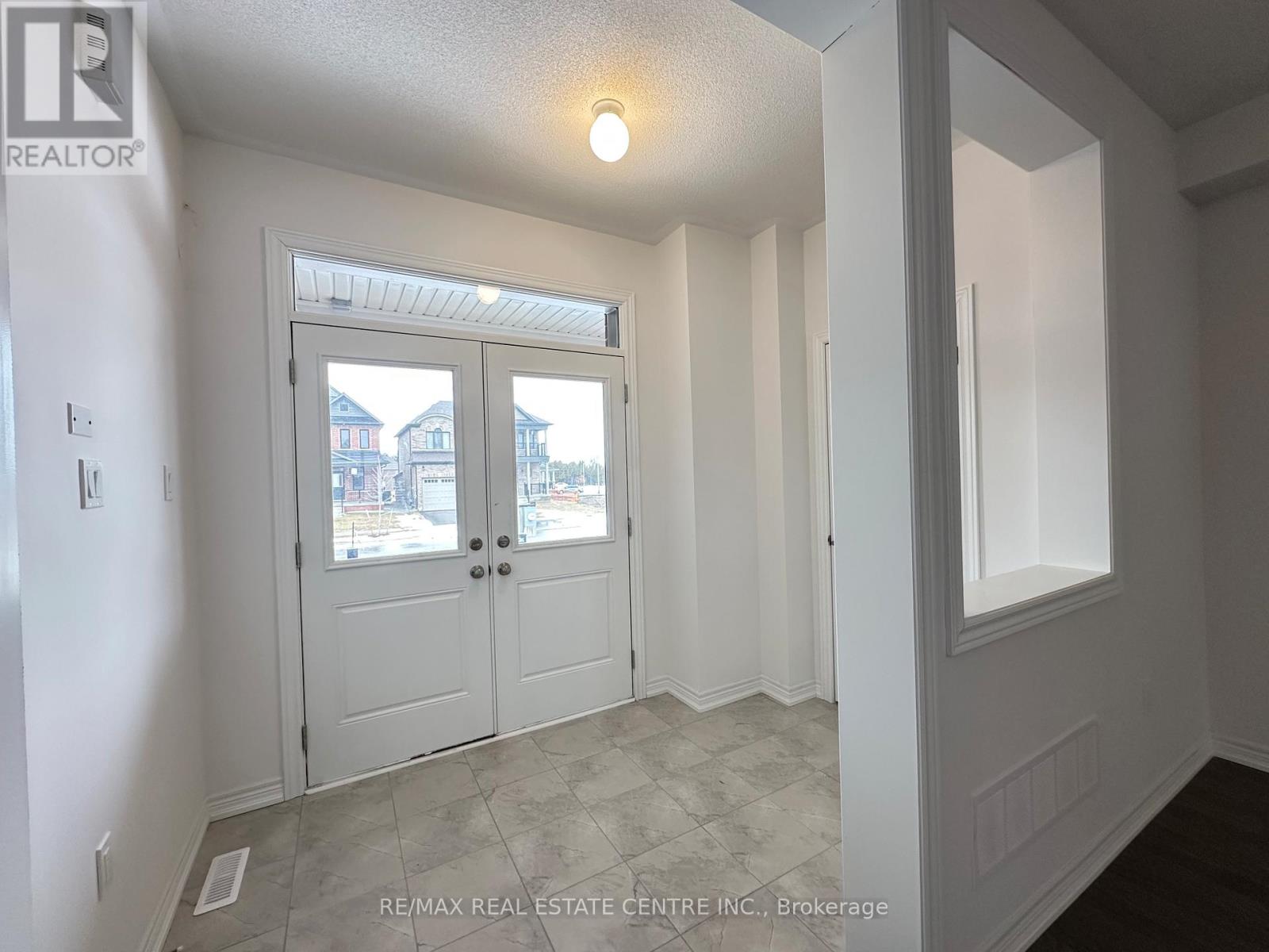 70 Wakefield Boulevard, Essa, Ontario  L3W 0L9 - Photo 5 - N13725232