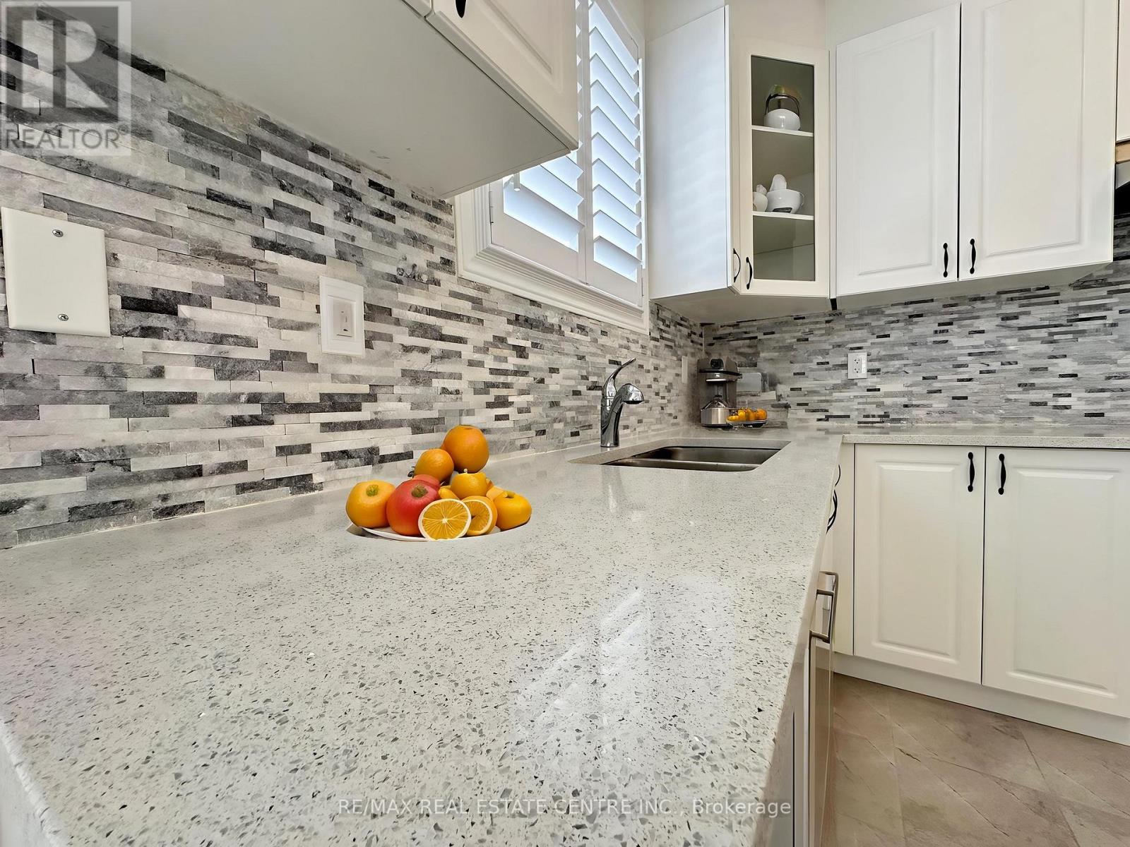 70 Wakefield Boulevard, Essa, Ontario  L3W 0L9 - Photo 6 - N13725232