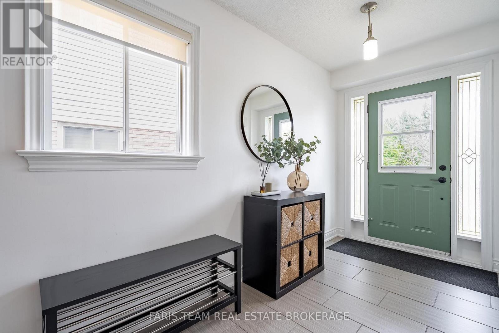 49 Cunningham Drive, Barrie (Ardagh), Ontario  L4N 8L4 - Photo 4 - S13725208