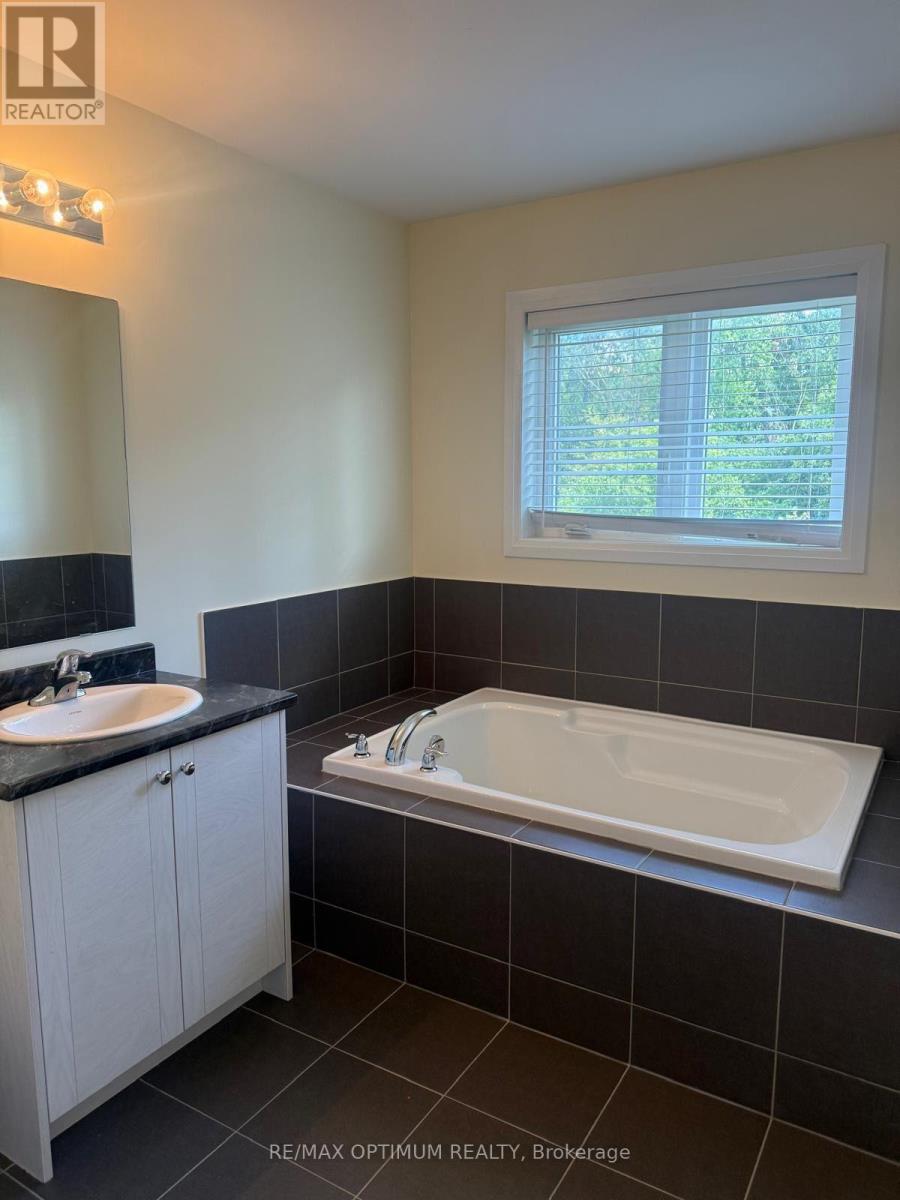 24 Brixham Lane, Brampton, Ontario  L7A 5K2 - Photo 10 - W13725202