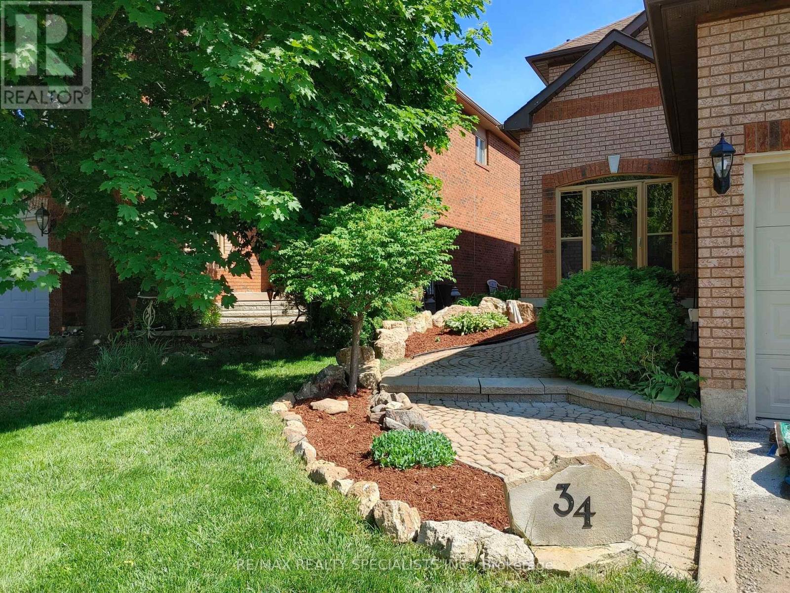 34 Killaloe Crescent, Halton Hills, Ontario  L7G 5N2 - Photo 3 - W13719866