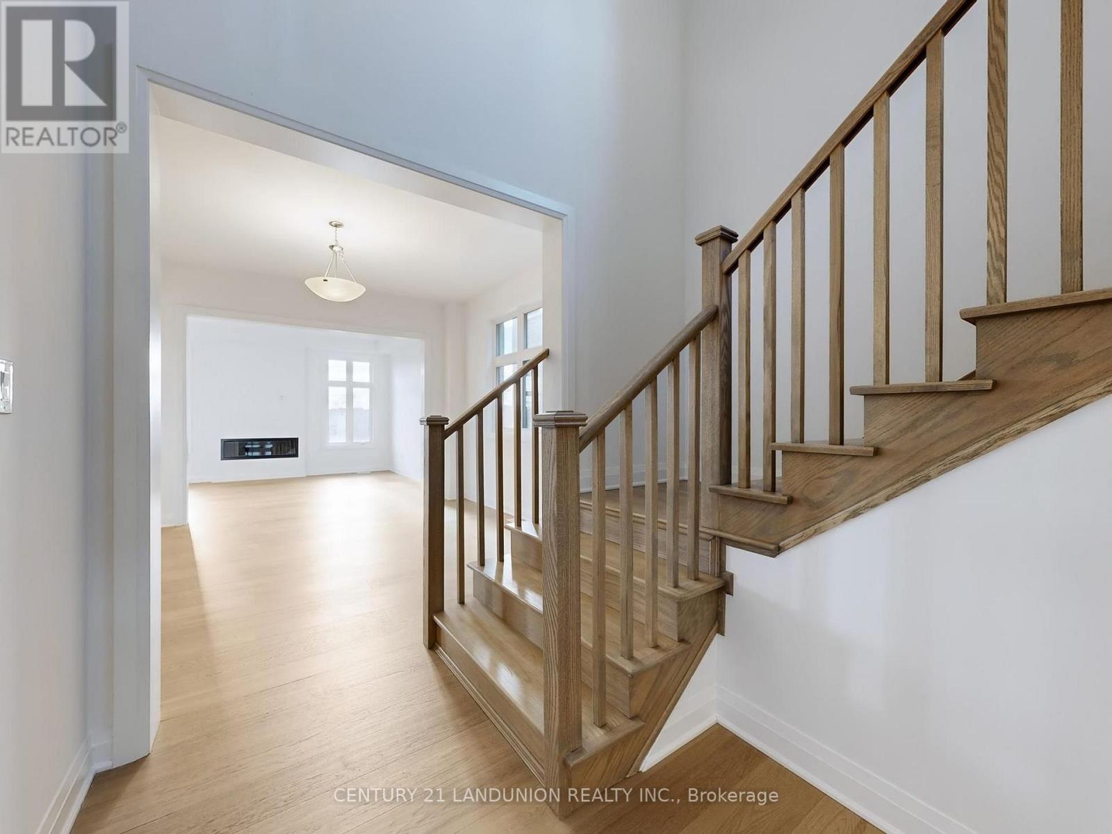 19 Spring Oak Crescent, Markham, Ontario  L6C 1L2 - Photo 5 - N13725280