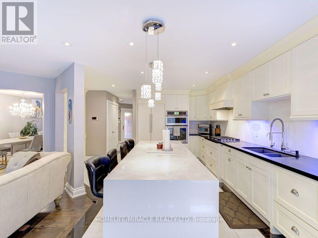 5437 Royal Aberdeen Drive, Mississauga, Ontario  L4Z 3W2 - Photo 4 - W13678480