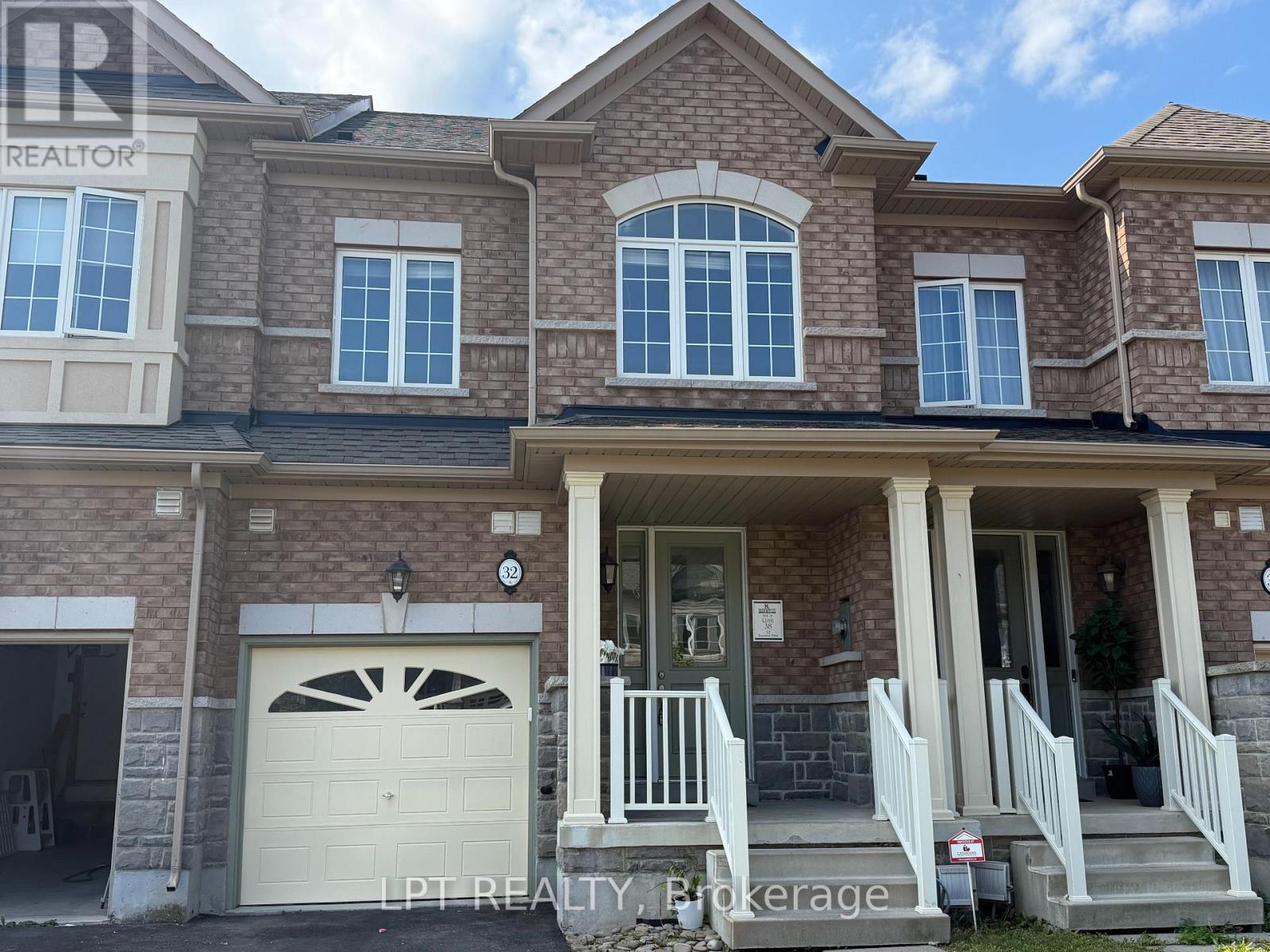 32 BAYONNE DRIVE, Hamilton, Ontario