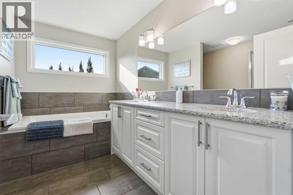 46 Cranarch View, Calgary, Alberta  T3M 0V9 - Photo 23 - A2341063