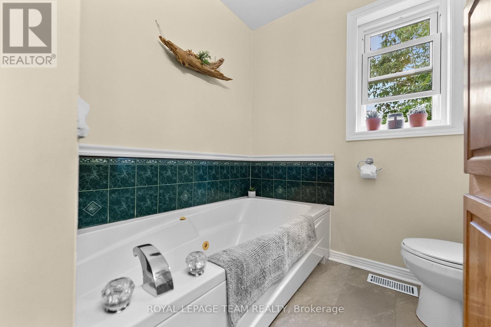484 Wylie Road, Laurentian Hills, Ontario  K0J 1P0 - Photo 19 - X13725328