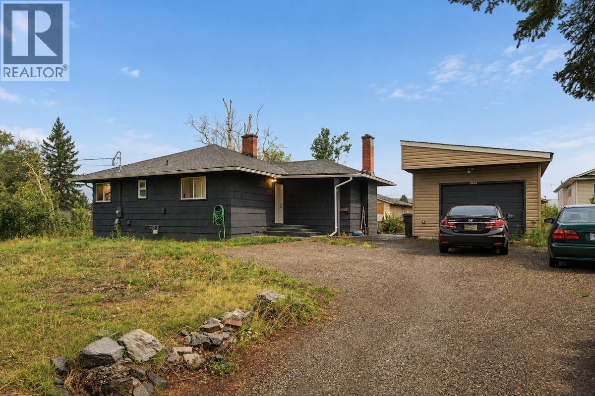 2025 Pine Street, Prince George, British Columbia  V2L 2C8 - Photo 2 - R3159827