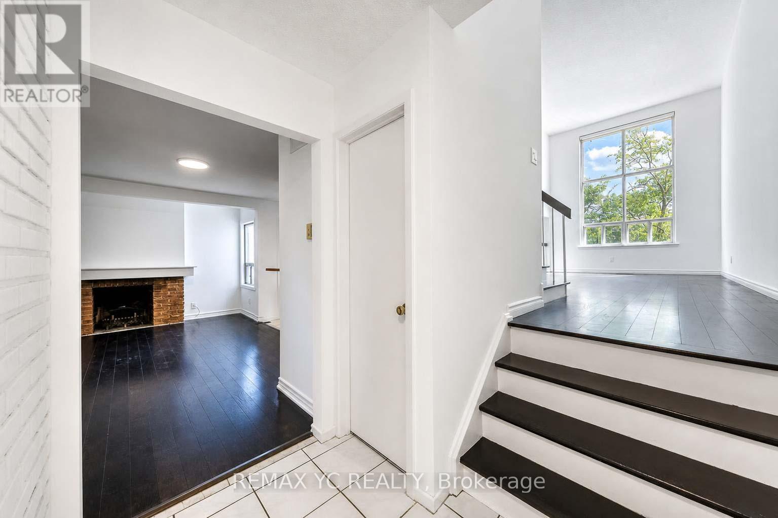 35 Kitsilano Crescent, Richmond Hill, Ontario  L4C 5A4 - Photo 4 - N13725318