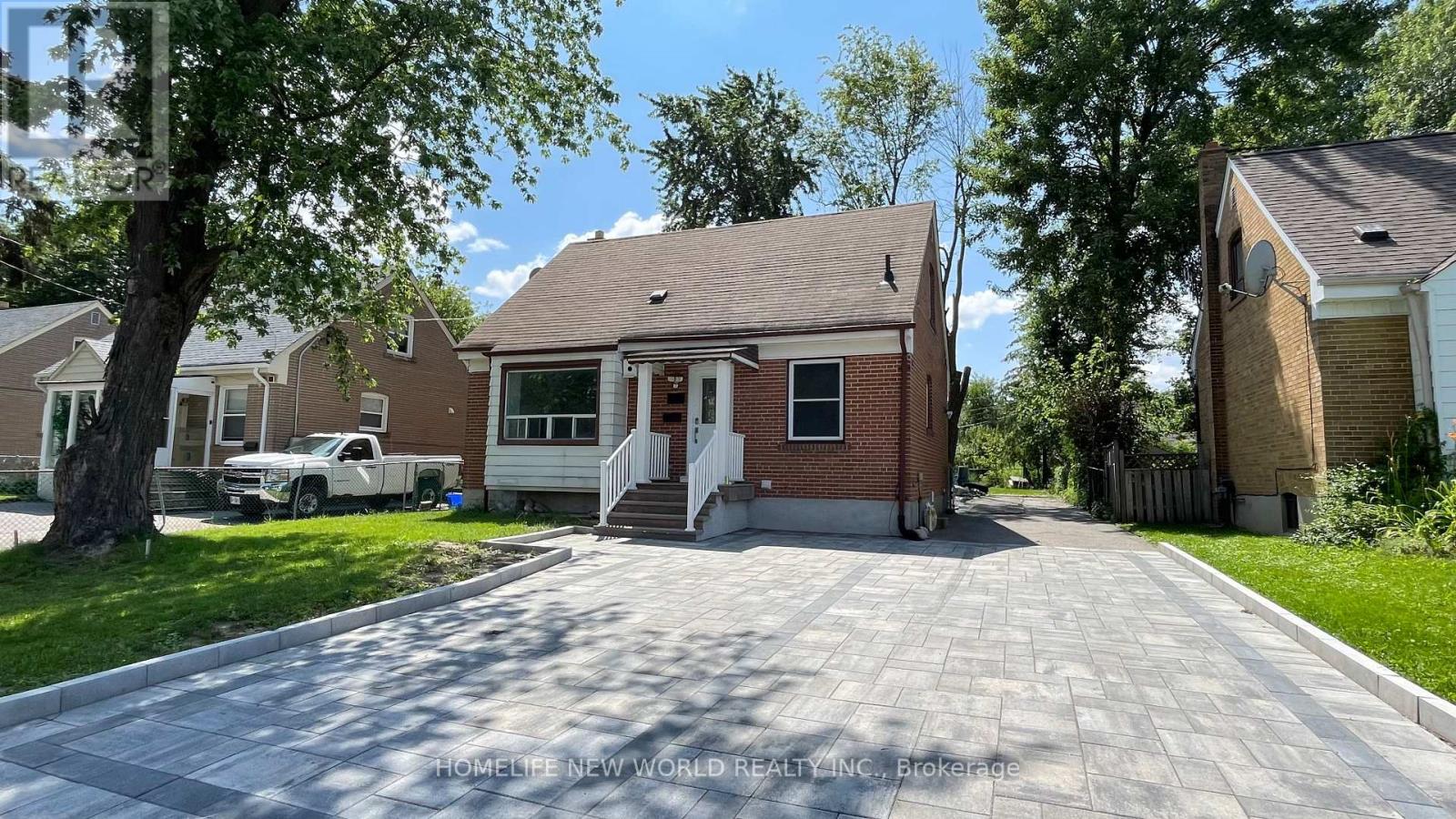 100 PUGSLEY AVENUE, Richmond Hill, Ontario