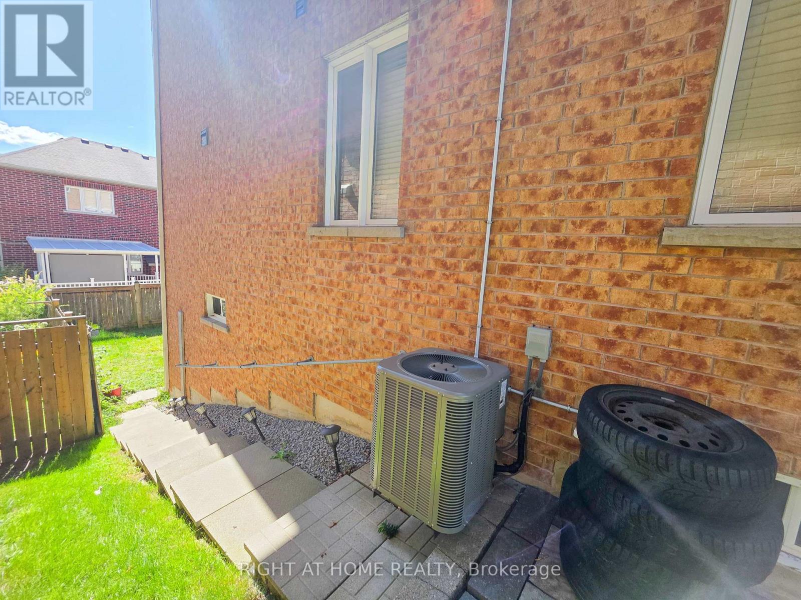Lower - 163 Williamson Drive E, Ajax, Ontario L1Z 0G7 - Photo 2 - E13713876