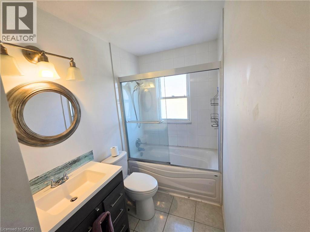 353 East 21st Street, Hamilton, Ontario  L8V 2V1 - Photo 13 - 40852791