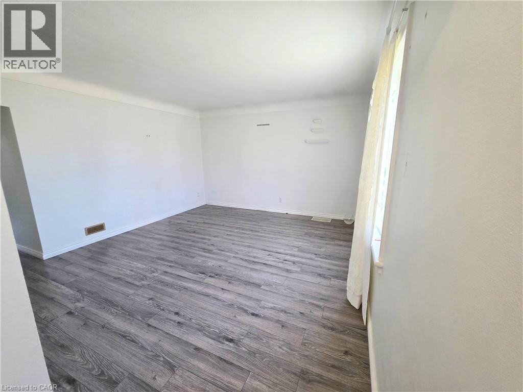 353 East 21st Street, Hamilton, Ontario  L8V 2V1 - Photo 6 - 40852791
