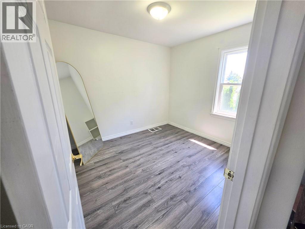 353 East 21st Street, Hamilton, Ontario  L8V 2V1 - Photo 14 - 40852791