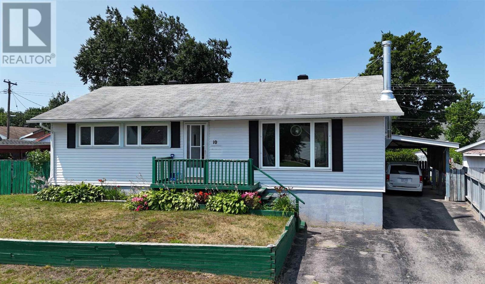 10 Blackwell Rd, Elliot Lake, Ontario  P5A 1G5 - Photo 2 - SM261943