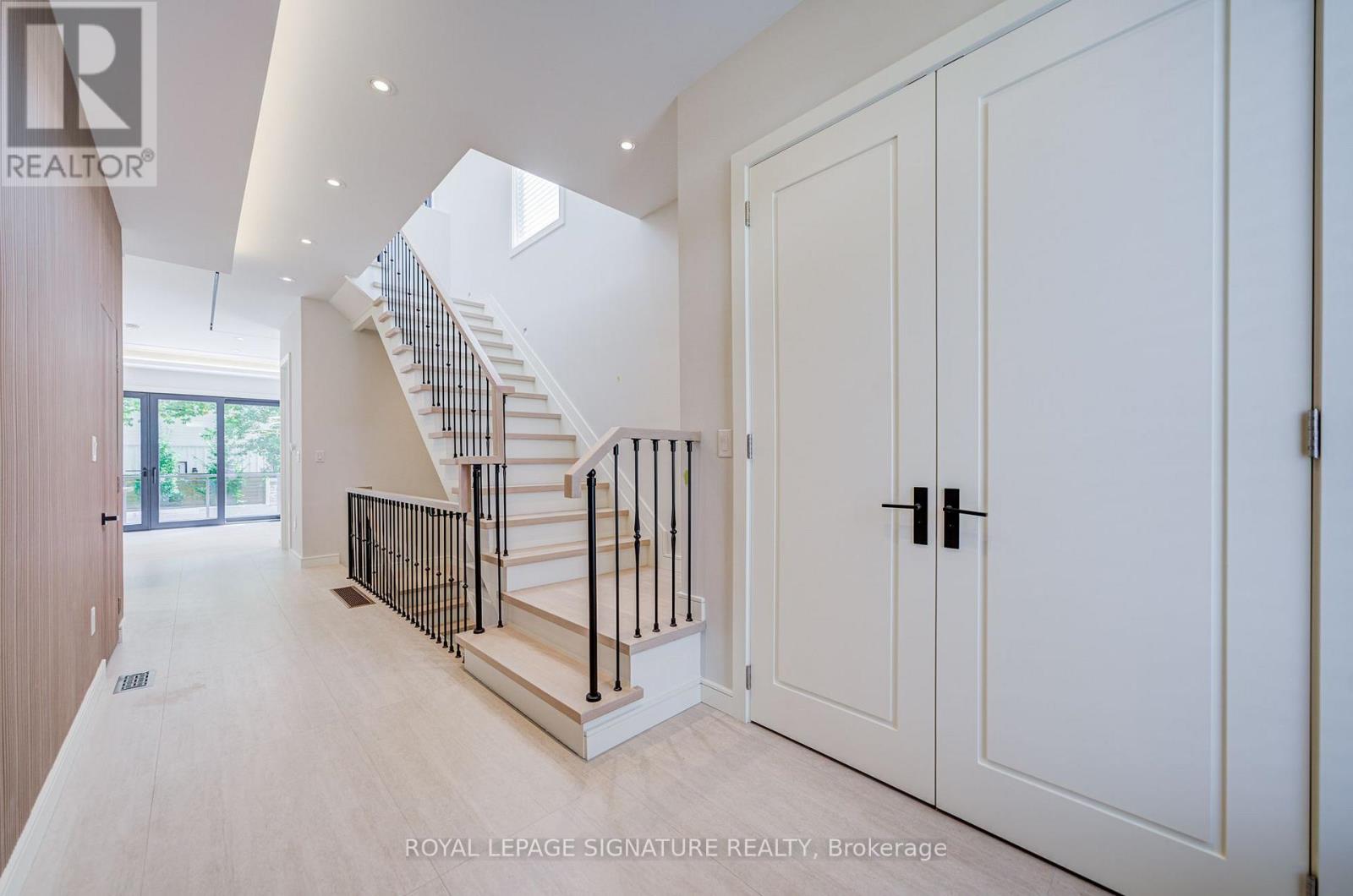 876 Atwater Avenue, Mississauga, Ontario  L5E 1M1 - Photo 4 - W13721186