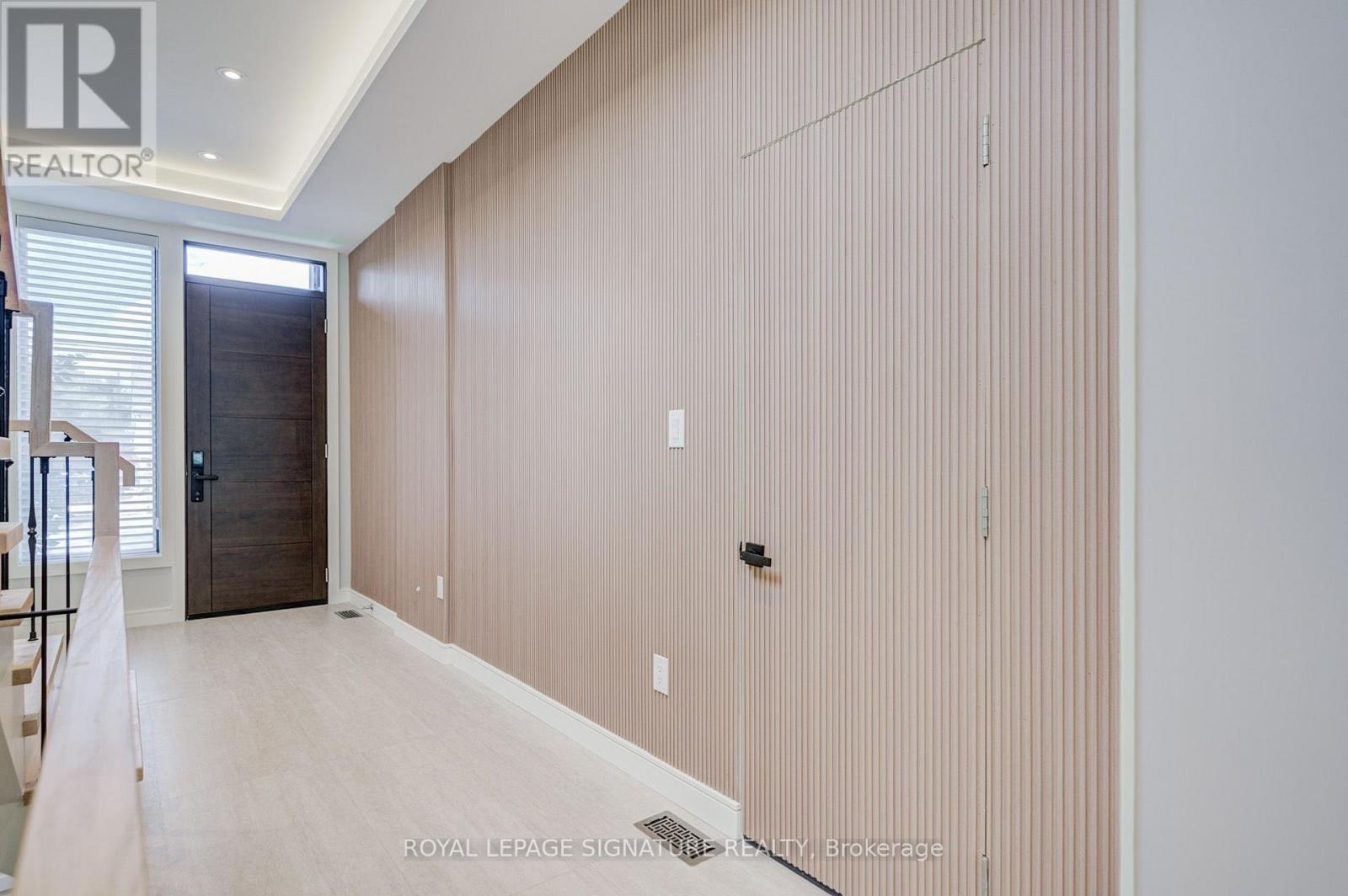 878 Atwater Avenue, Mississauga, Ontario  L5E 1M1 - Photo 3 - W13724496