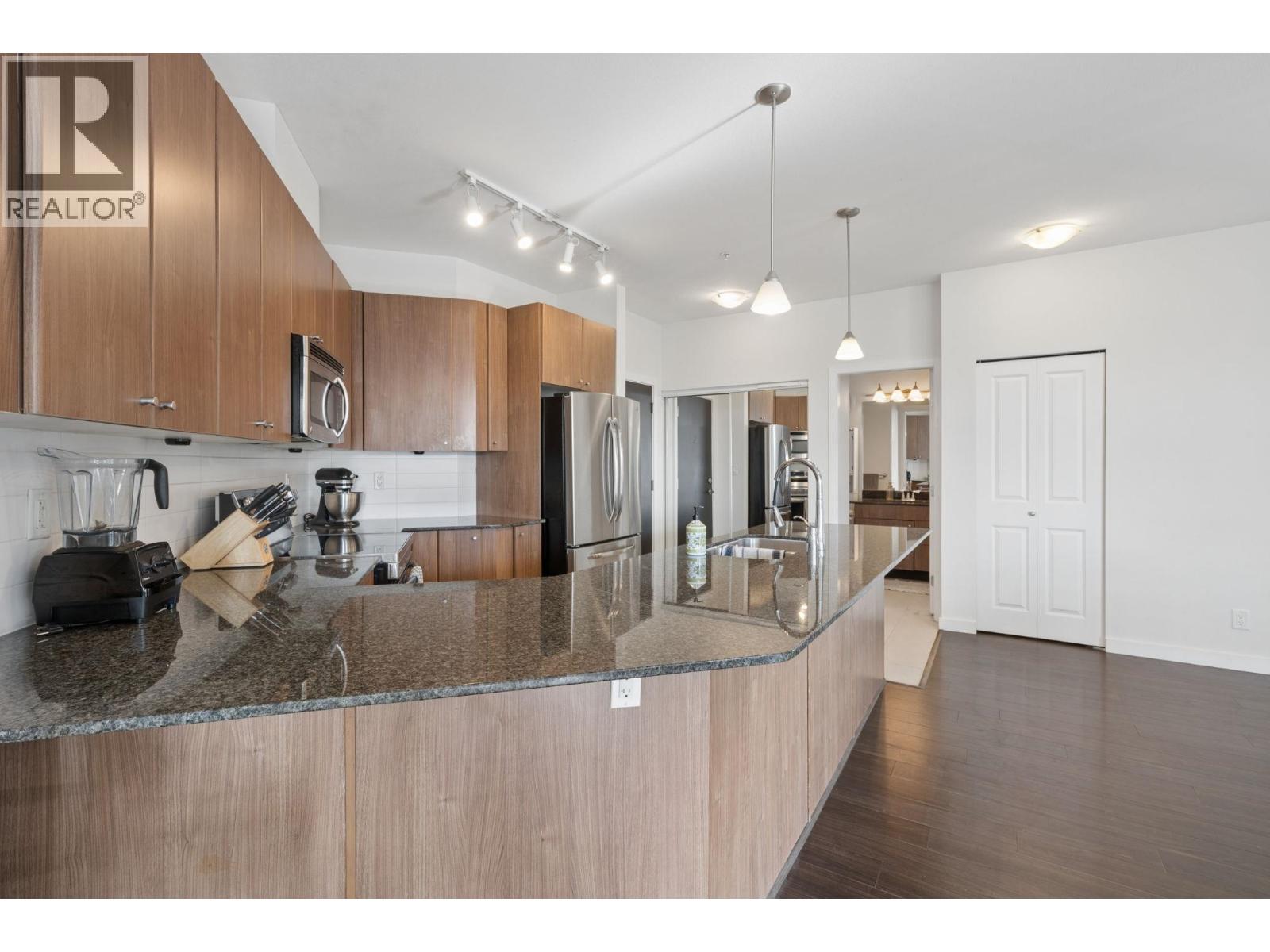 307 245 Ross Drive, New Westminster, British Columbia  V3L 0C6 - Photo 8 - R3159300