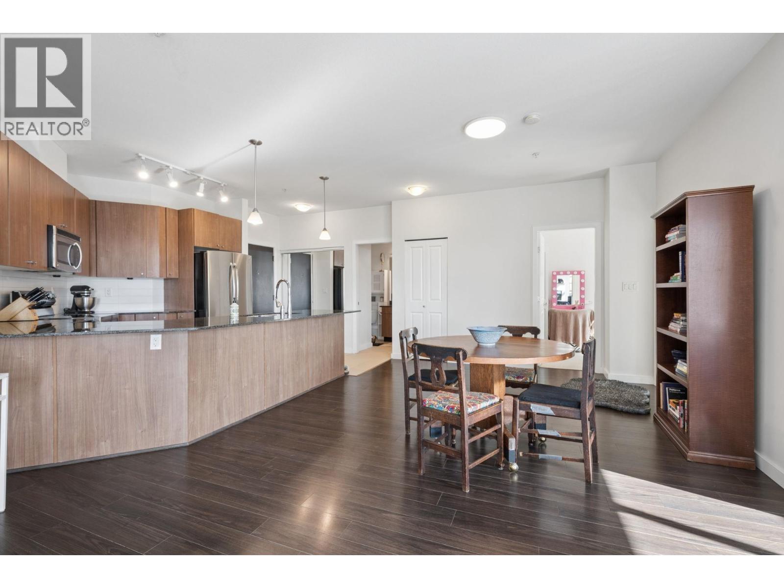 307 245 Ross Drive, New Westminster, British Columbia  V3L 0C6 - Photo 7 - R3159300