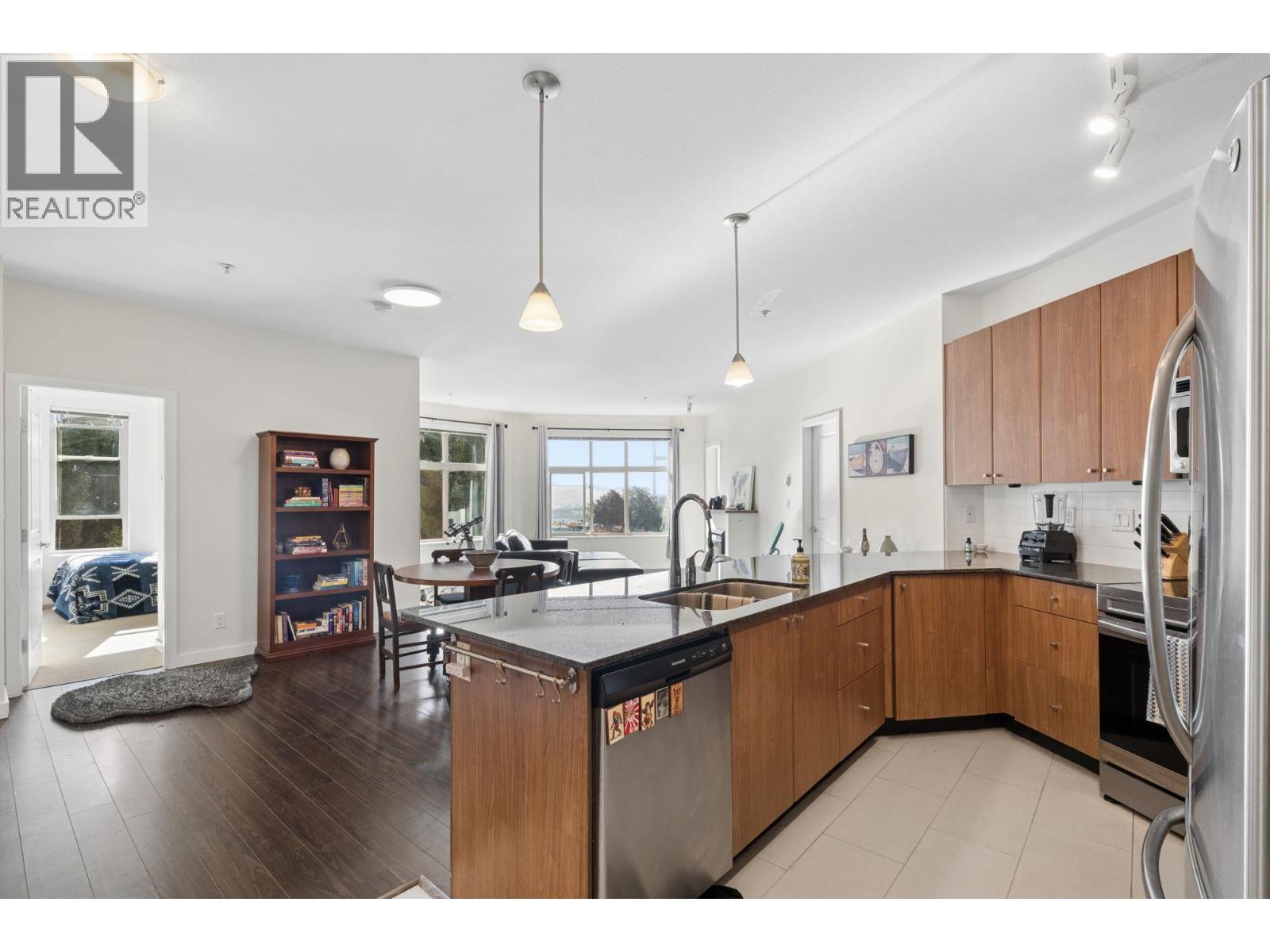 307 245 Ross Drive, New Westminster, British Columbia  V3L 0C6 - Photo 10 - R3159300