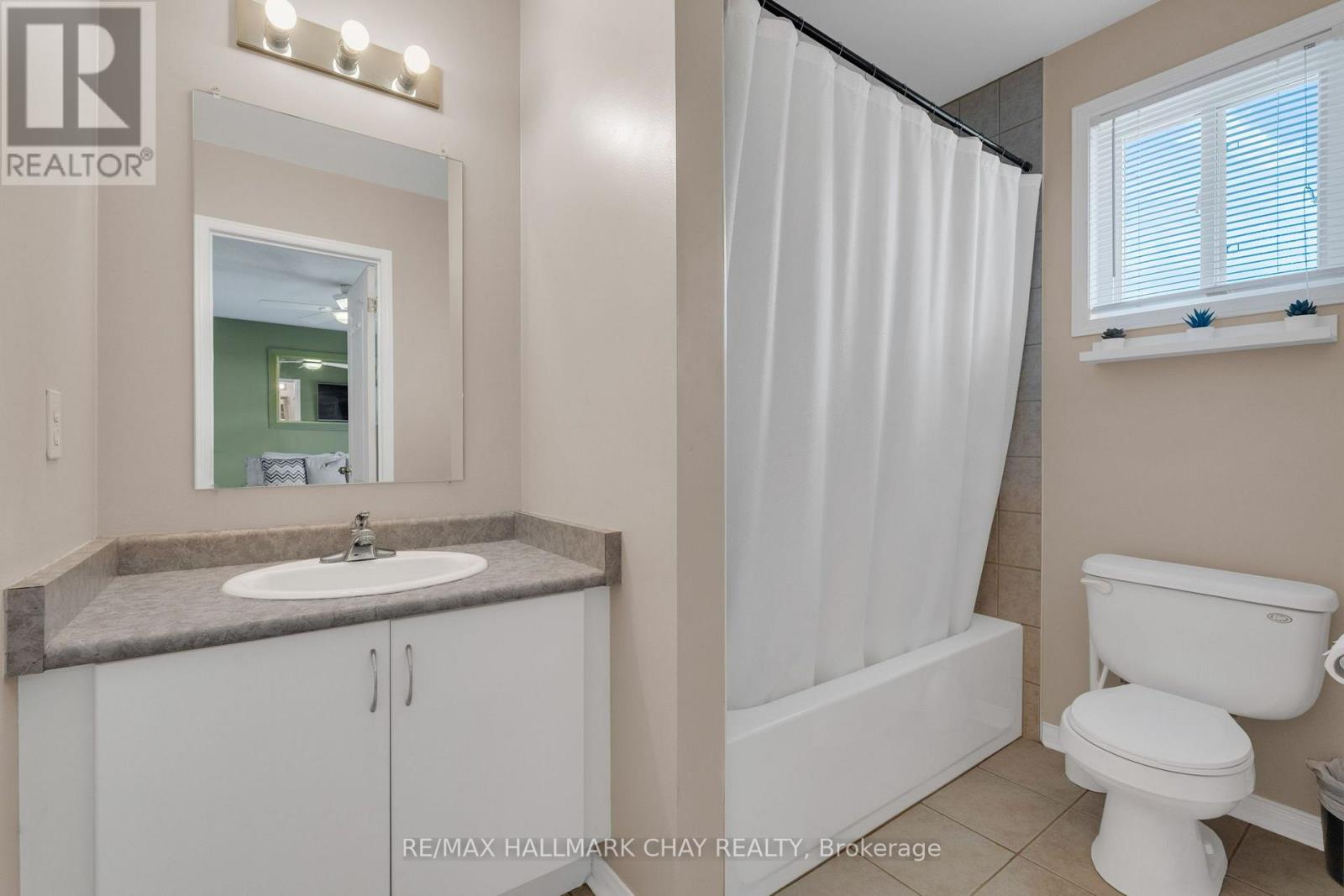 38 Admiral Crescent, Essa, Ontario  L0M 1B4 - Photo 11 - N13725410