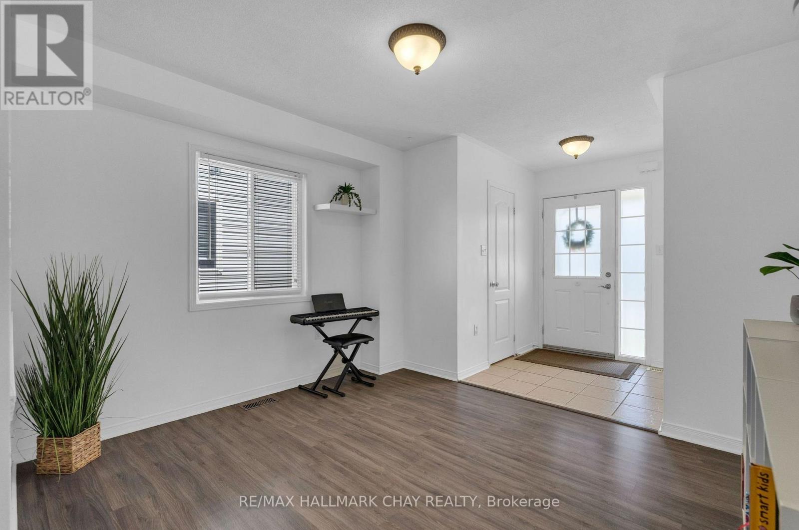 38 Admiral Crescent, Essa, Ontario  L0M 1B4 - Photo 3 - N13725410