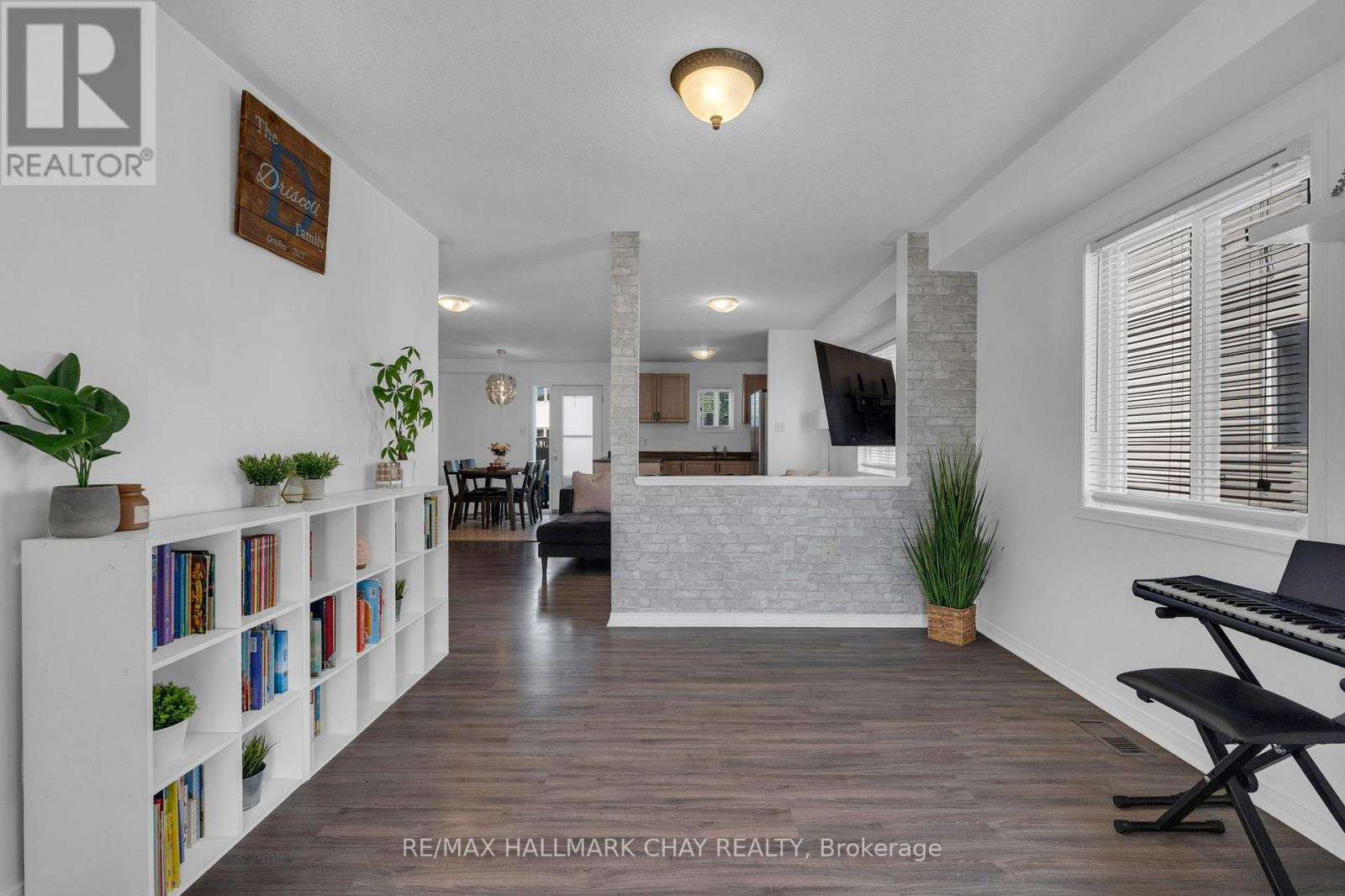 38 Admiral Crescent, Essa, Ontario  L0M 1B4 - Photo 4 - N13725410