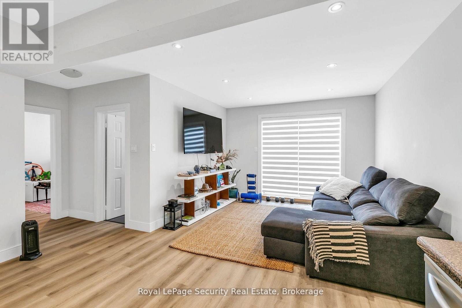 251 Thistle Down Boulevard, Toronto, Ontario  M9V 1K6 - Photo 19 - W13725426