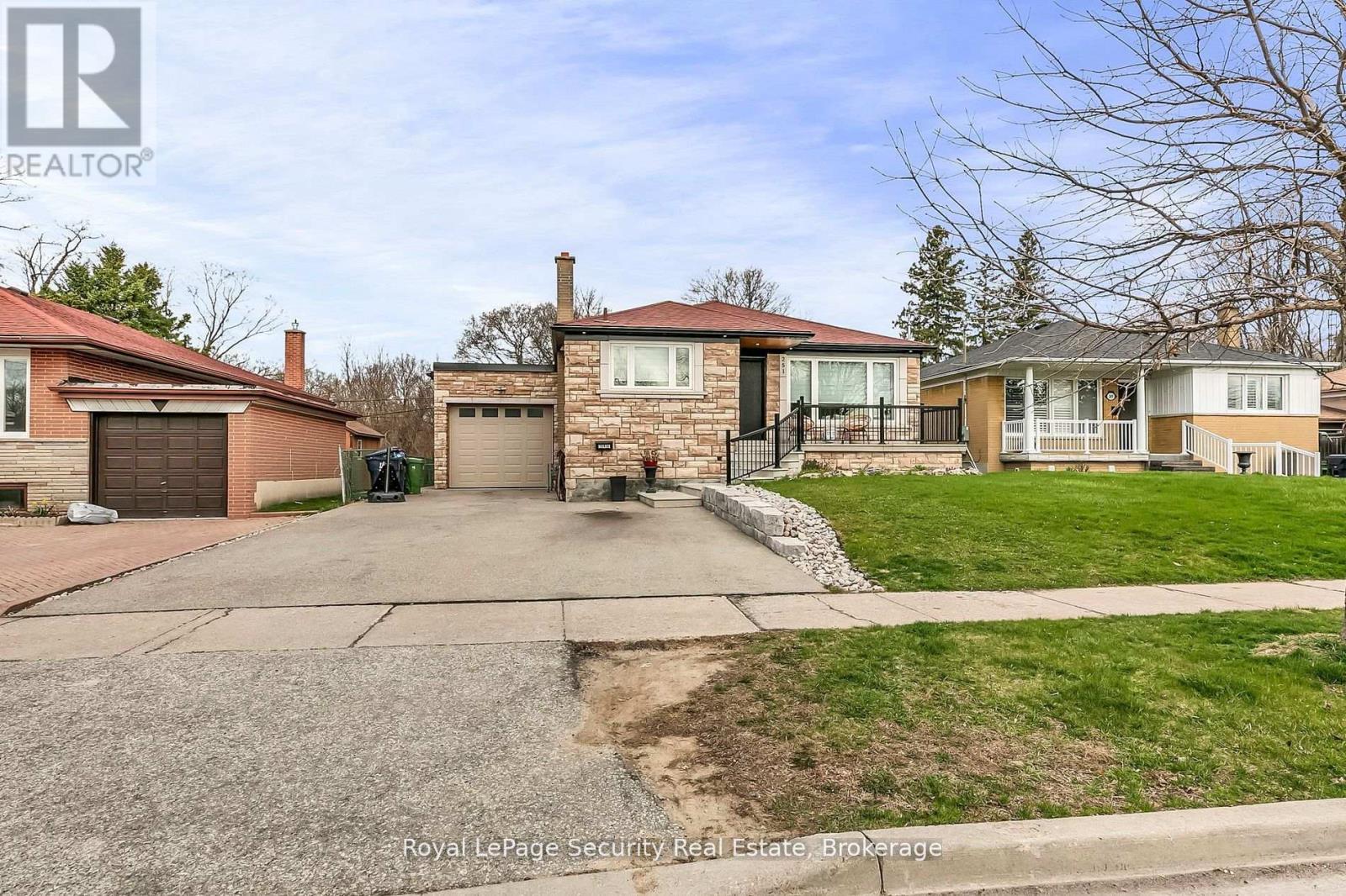 251 Thistle Down Boulevard, Toronto, Ontario  M9V 1K6 - Photo 2 - W13725426