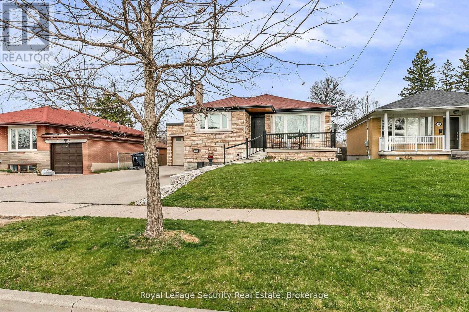 251 Thistle Down Boulevard, Toronto, Ontario  M9V 1K6 - Photo 3 - W13725426