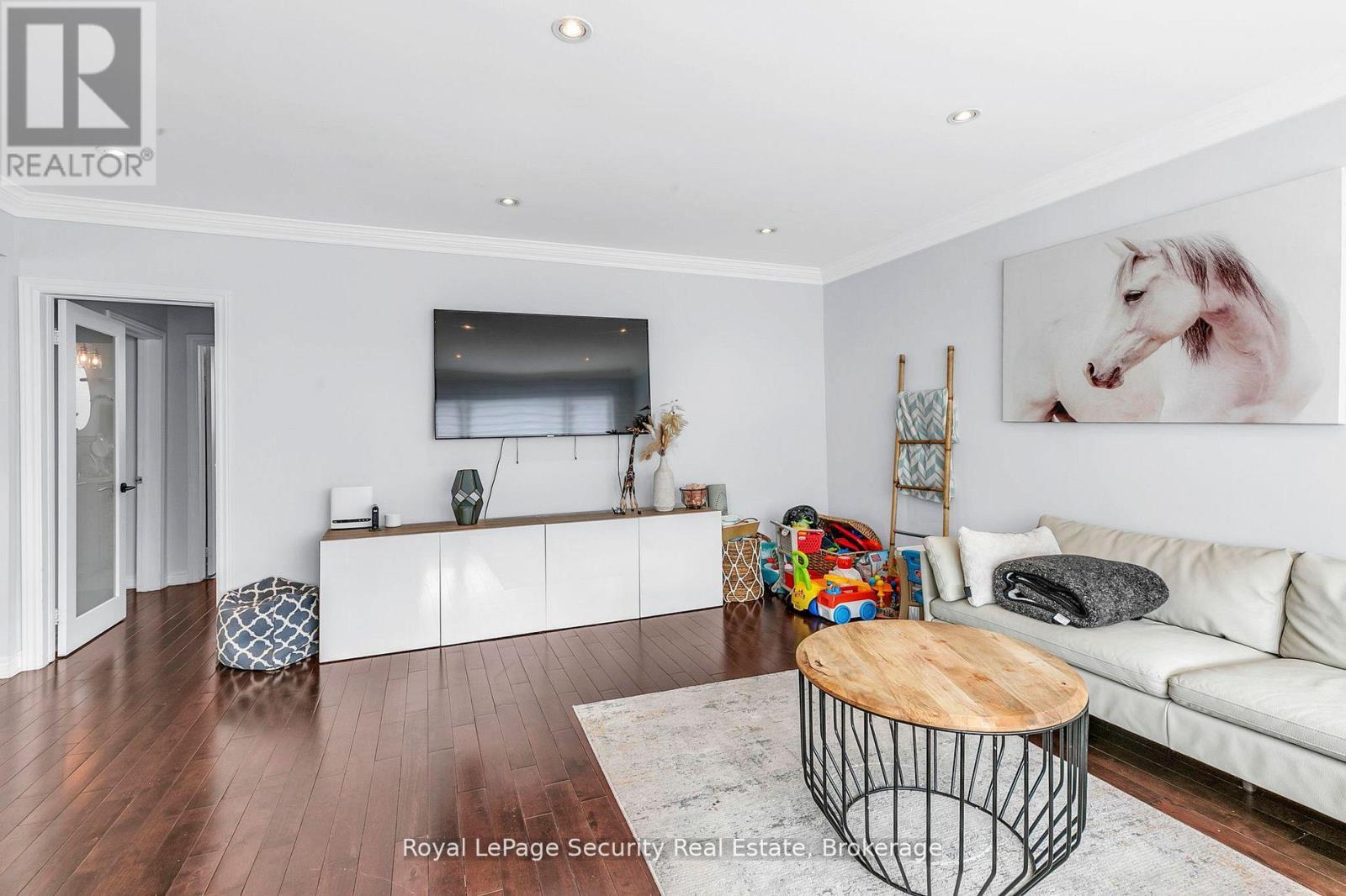 251 Thistle Down Boulevard, Toronto, Ontario  M9V 1K6 - Photo 7 - W13725426
