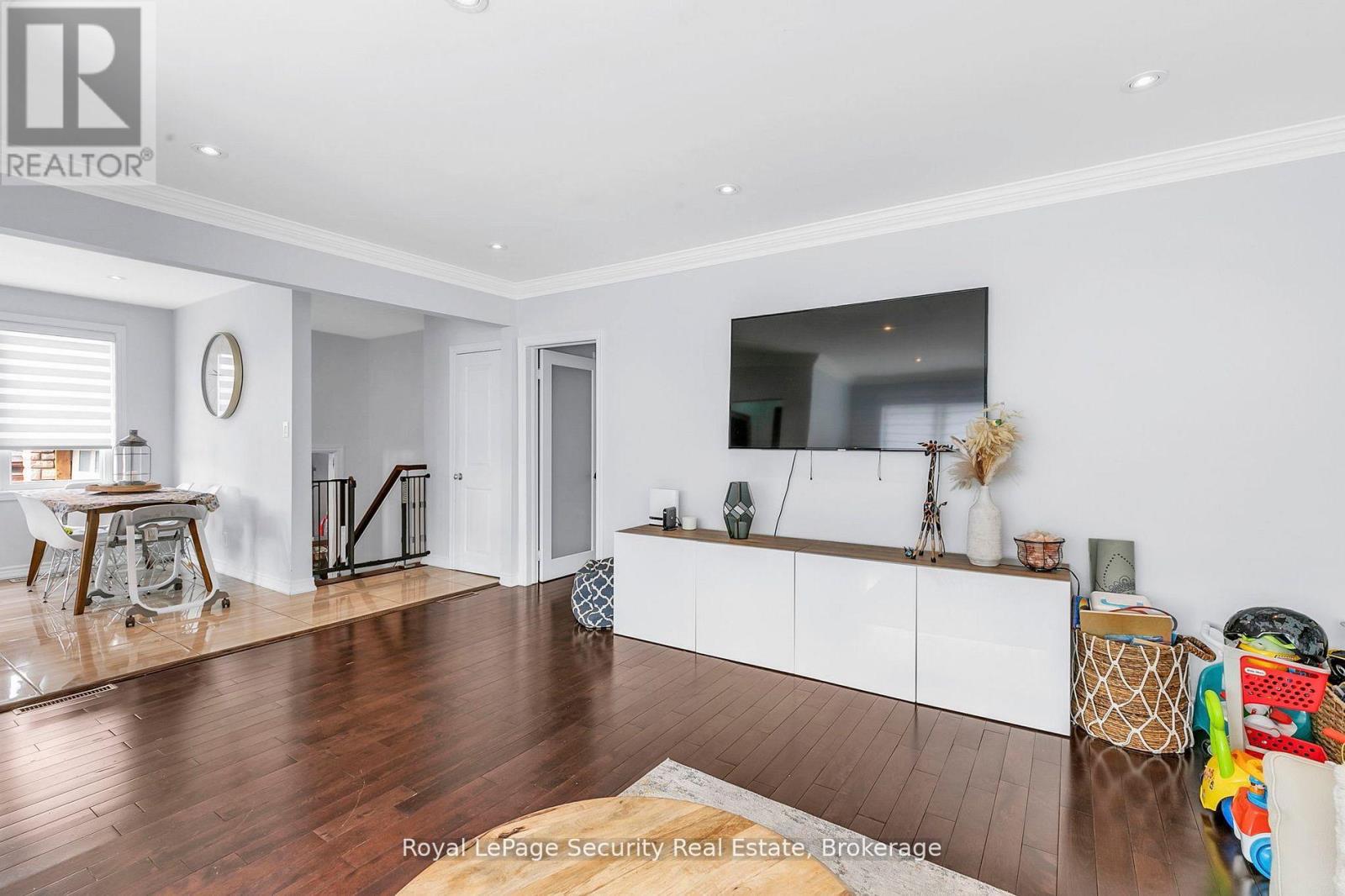 251 Thistle Down Boulevard, Toronto, Ontario  M9V 1K6 - Photo 8 - W13725426