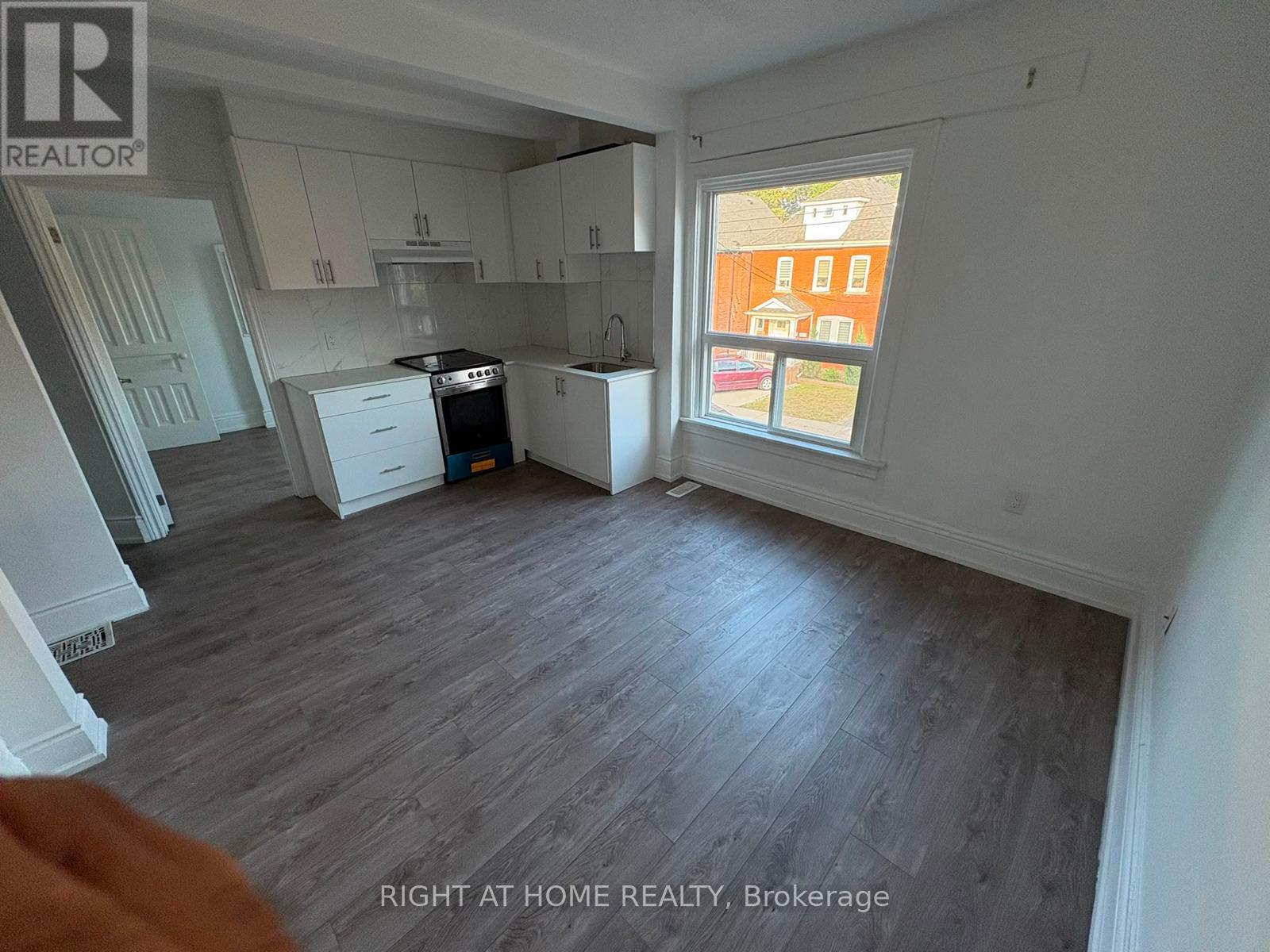 110 Mrytle Avenue, Hamilton, Ontario  L8M 2G2 - Photo 4 - X13725480