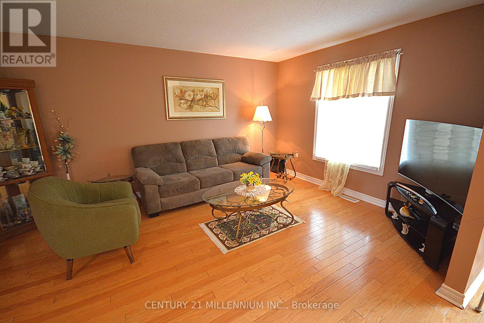 70 Pennsylvania Ave, Wasaga Beach, Ontario L9Z 3A8 - Photo 5 - S13717344