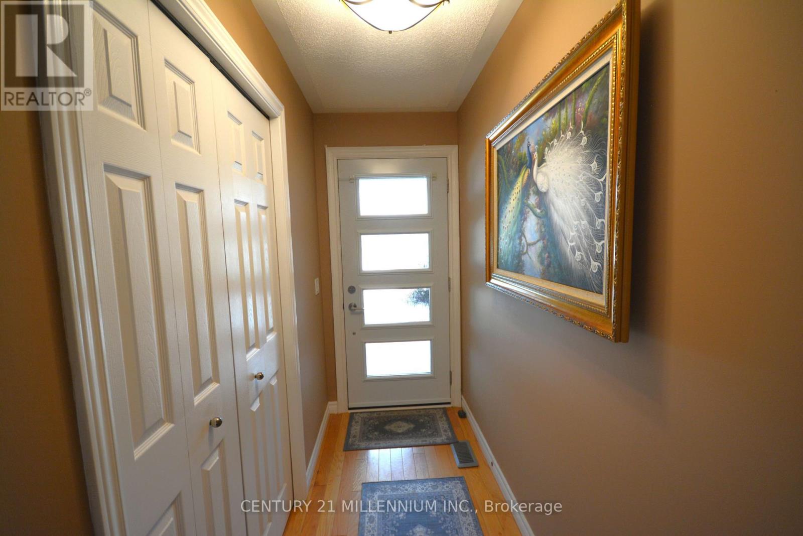 70 Pennsylvania Ave, Wasaga Beach, Ontario L9Z 3A8 - Photo 4 - S13717344