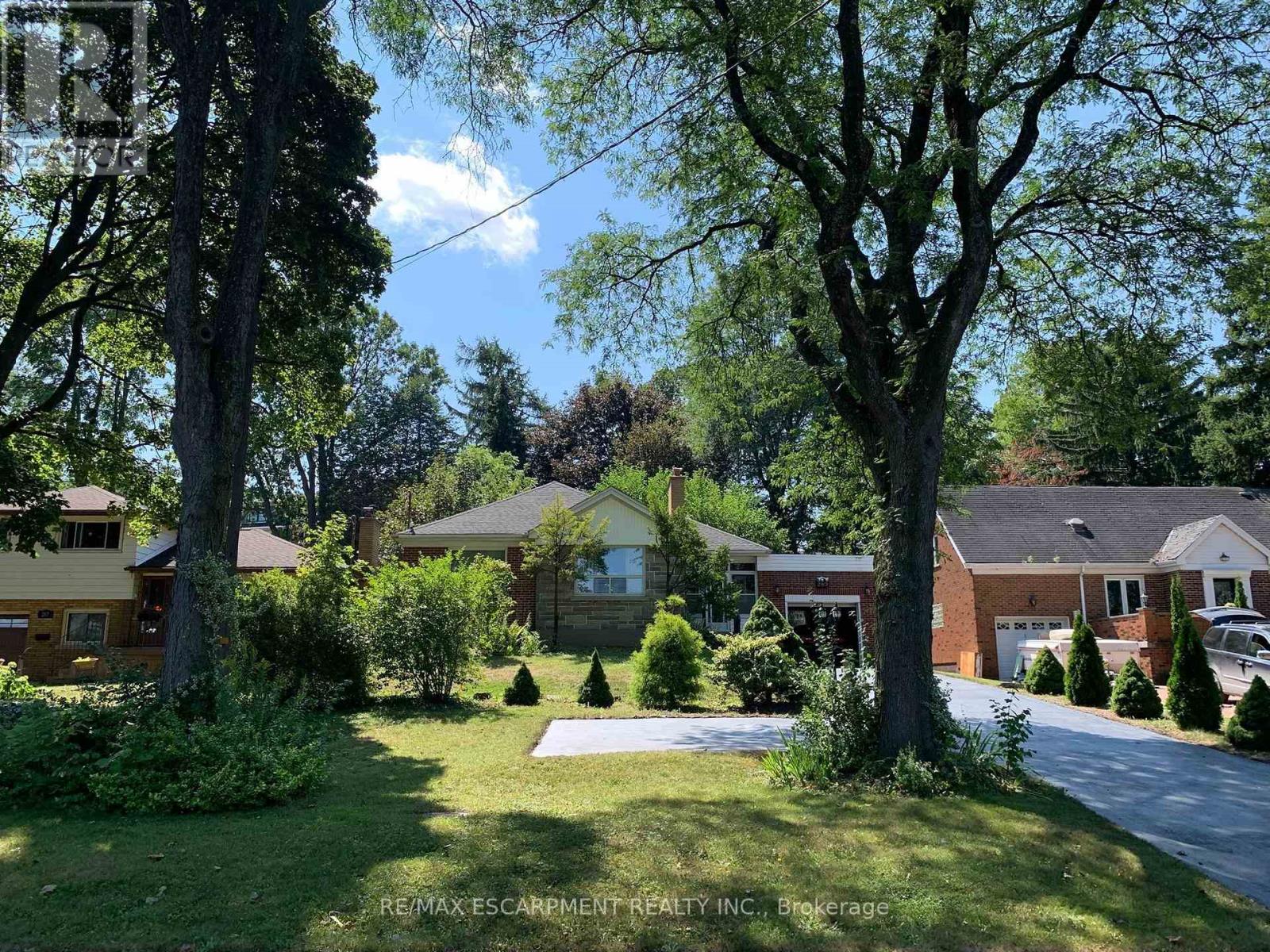 289 Sanatorium Road, Hamilton, Ontario  L9C 1Z4 - Photo 2 - X13723660