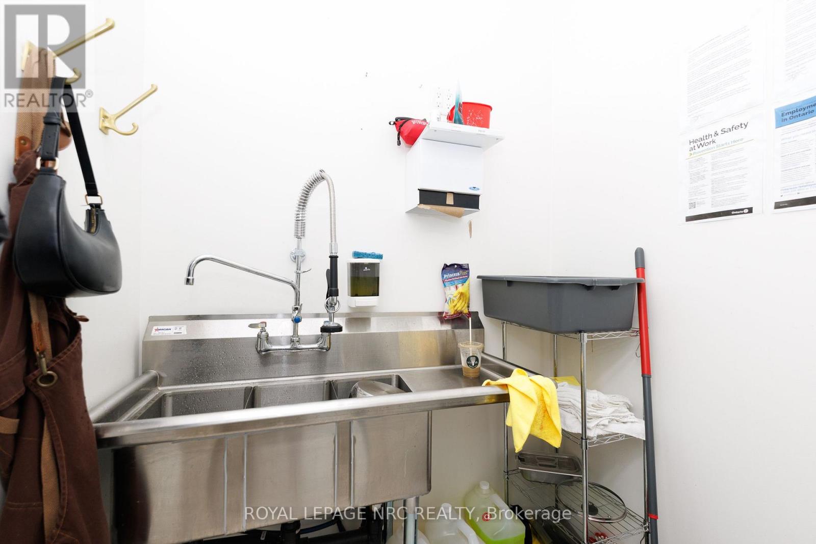 51 Front Street S, Thorold, Ontario  L2V 1W8 - Photo 8 - X13725504
